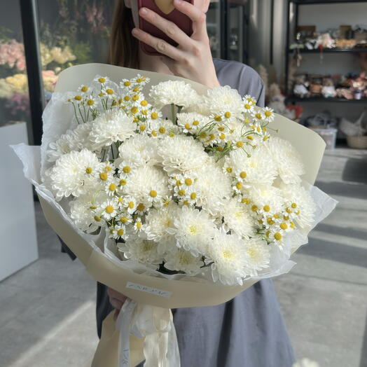 Букет хризантем с ромашками 🌸