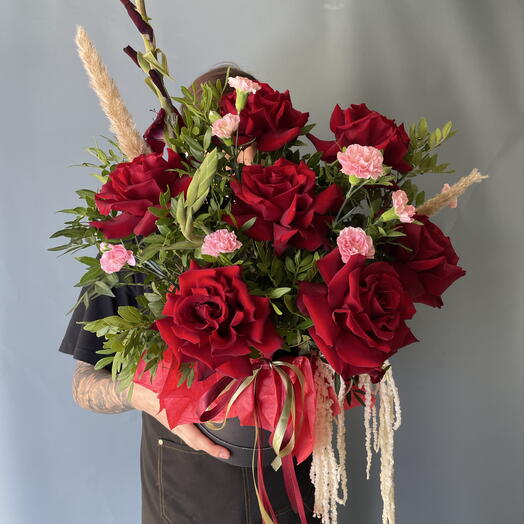 Необычная композиция с ажурными розами🌹