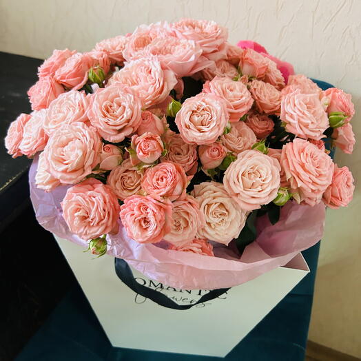 Пионовидные кустовые розы 🌸🌺️