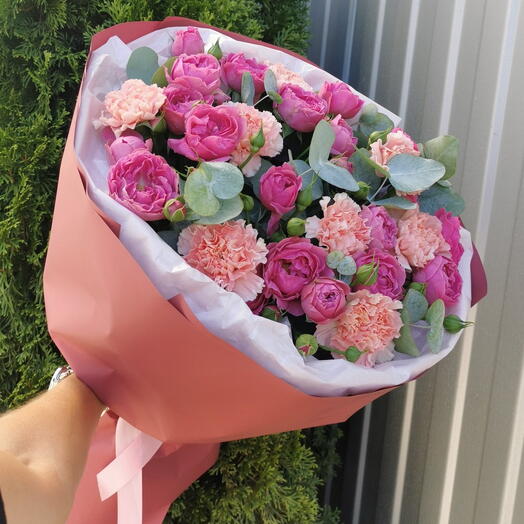 Пионовидная роза и диантус💕