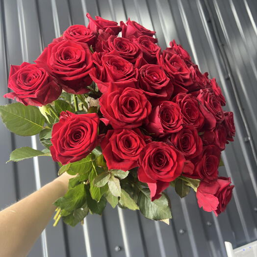 25 алых роз ♥️