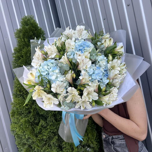 Гортензия и альстпрмерия  с эвкалиптом ♥️