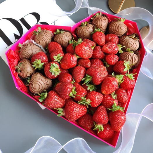 Клубника свежая и в шоколаде ♥️♥️♥️