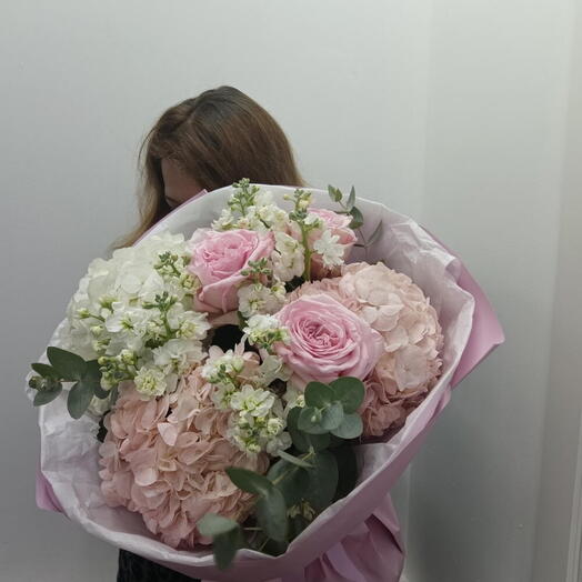 Авторский букет гортензии, роза, маттиола кустовая, эвкалипт 0933567