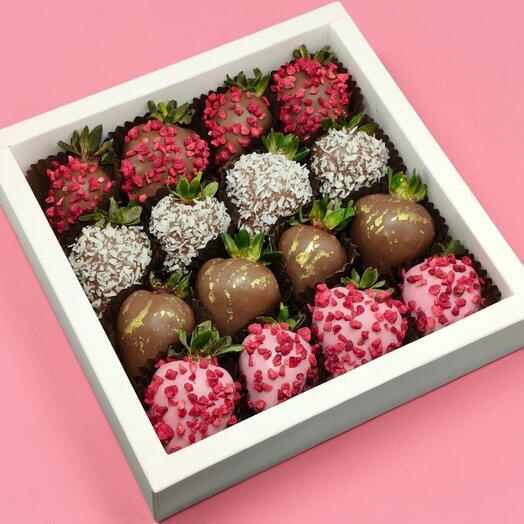 Клубника в бельгийском шоколаде Callebaut 16шт. Подарок любимой девушке