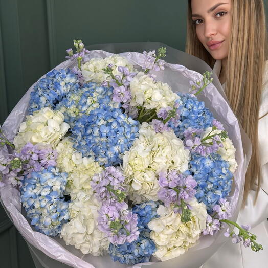 ВАУ букет с гортензиями и розами 550