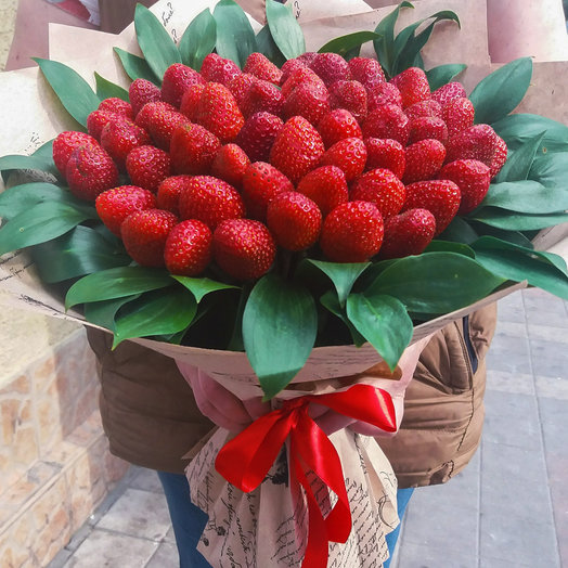 Ramo de fresas con hierbas