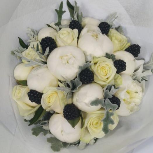 Chien de peonías blancas y rosas