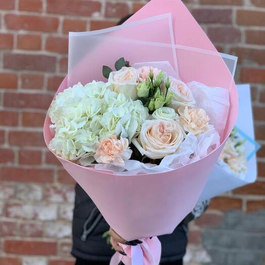 Ramo prefabricado con Hortensia y rosa