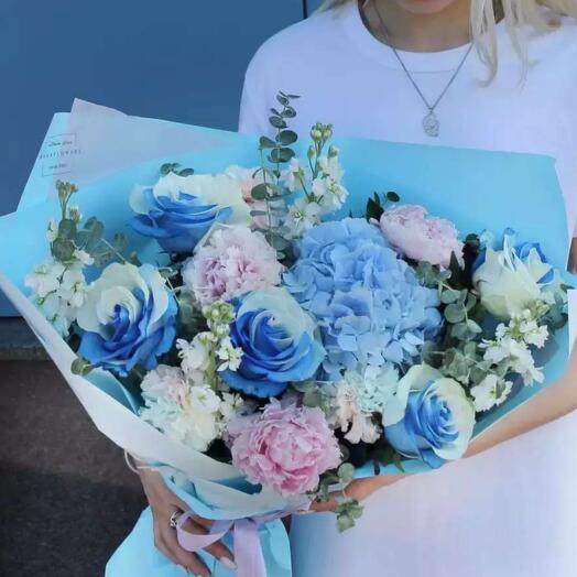 Ramo de Hortensias, Peonías y Rosas