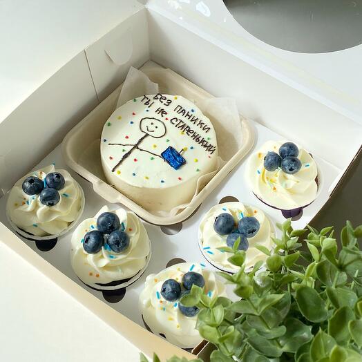 Set of cupcakes and bento cake