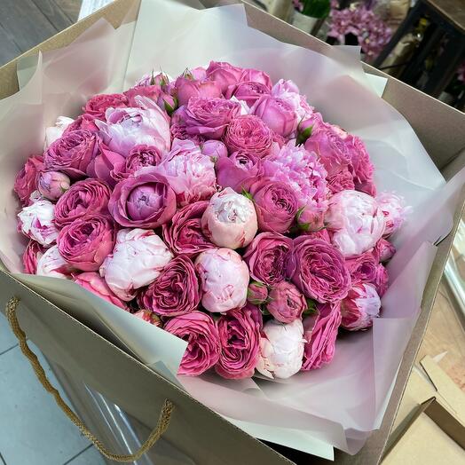 Duobucket of roses "Bombastic" and peonies