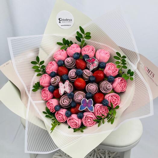 Ramo de fresas y rosas de peonía de chocolate "universo"