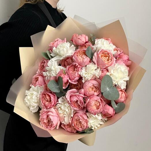 Ramo de rosas en forma de peonía