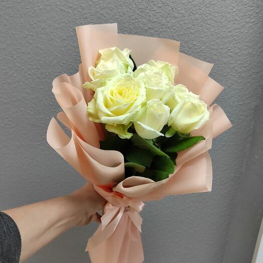 9 rosas blancas