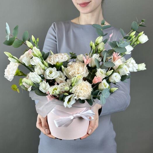 Flores en Caja con eustoma, clavel Brut, Hortensia estabilizada