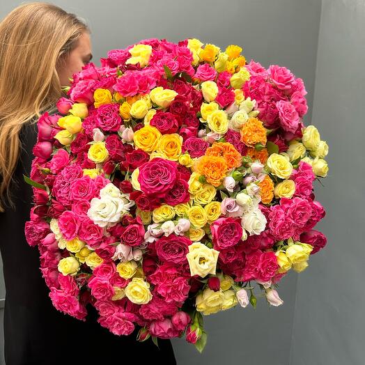 Bouquet with bright spray roses