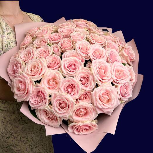 Ramo de 51 rosas de color rosa suave