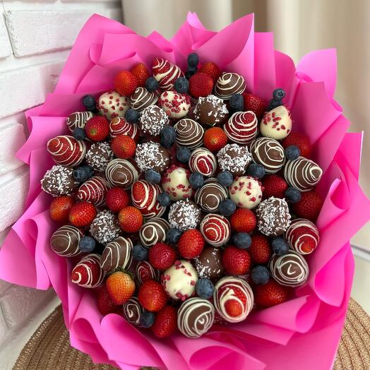 Bouquet of strawberries