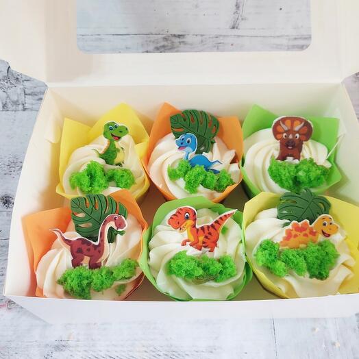 Cupcakes with dinosaurs