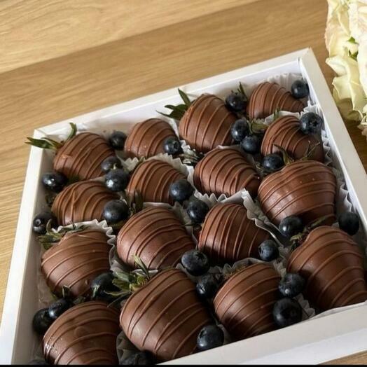 Chocolate-covered strawberries 16 pcs