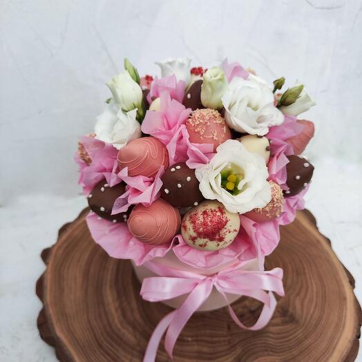 Ramo de fresas cubiertas de chocolate con eustoma