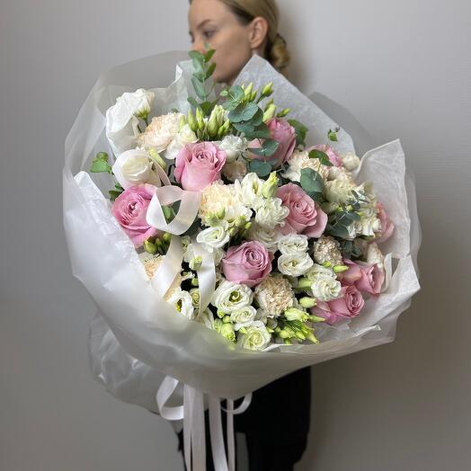 Delicado ramo 187 de rosas peonías y exuberante eustoma