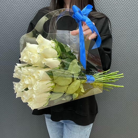 21 Роза в декоративной сумке