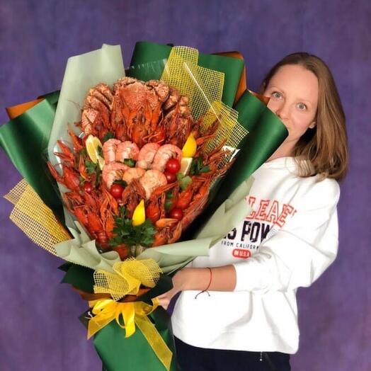 Bouquet with crab and crayfish