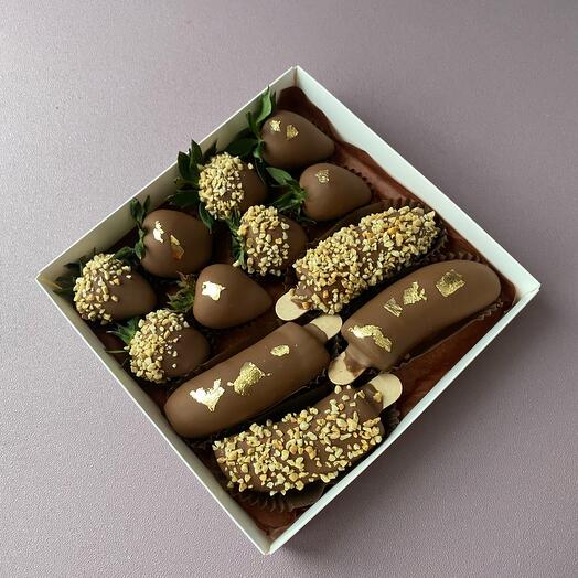 Коробочка клубника и бананы «Молочный микс»