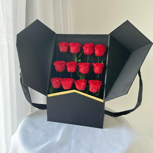 12 Pieces forever roses in a luxury box