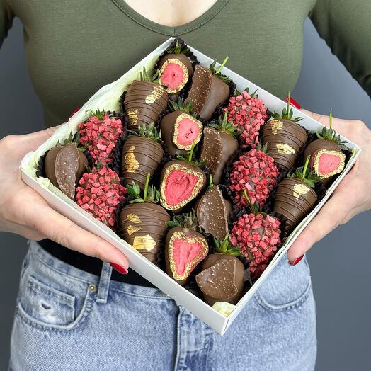 Набор клубники в шоколаде 16-20 шт Strawberry