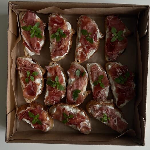 Buffet box "Bruschetta with prosciutto"