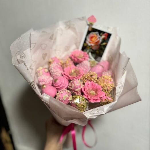 19 клубник в шоколаде и 3 шоколадных ромашки