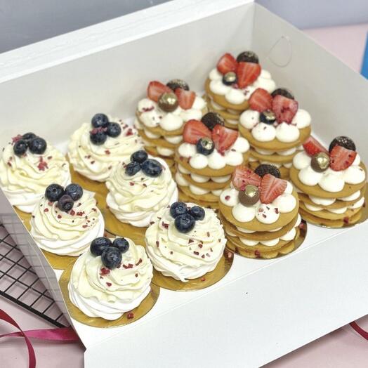 Большой набор пирожных Павлова и Медовик