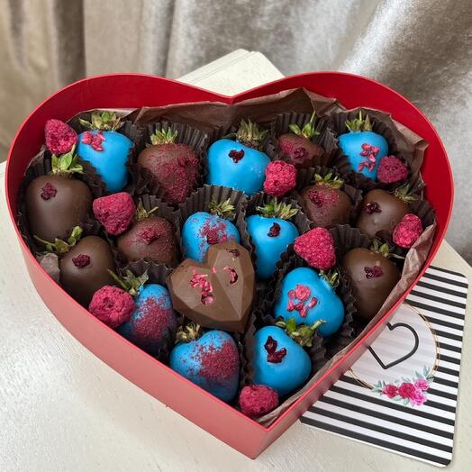 Клубника в шоколаде в форме красного сердца ♥️Георгиевск Пятигорск Ессентуки Винсады маме,сестре,подруге