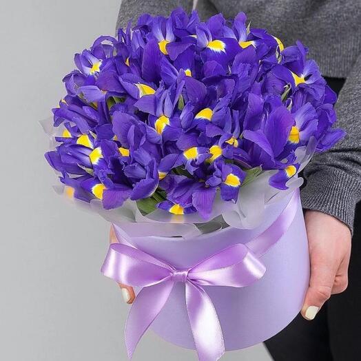 Коробка из ярких ирисов