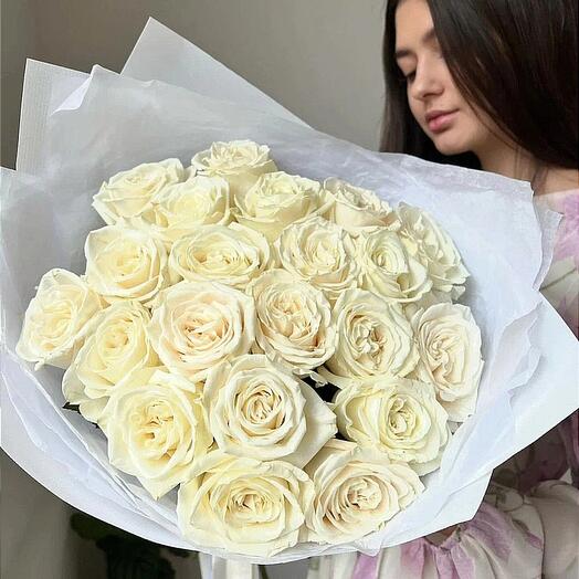 White roses 23 pieces