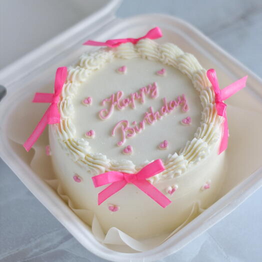 Lambeth bento cake with bows