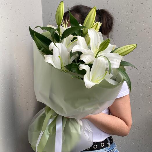 Bouquet of lilies "Air kiss"