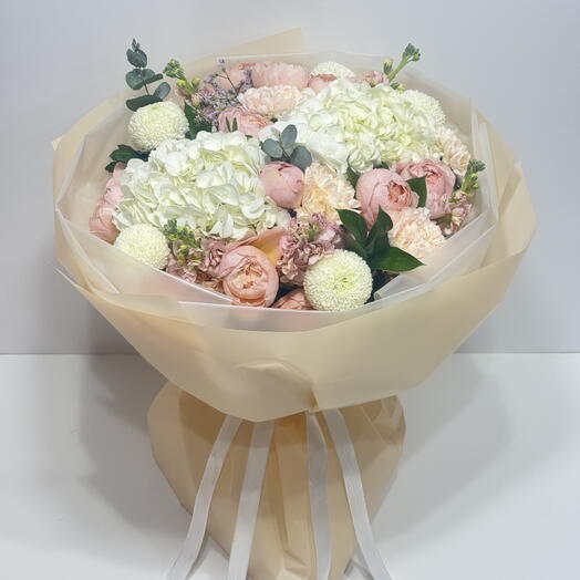 Garden Spray Rose   Hydrangea Bouquet