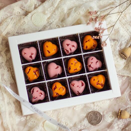 Сердечки из бельгийского шоколада М (апельсин и клубника)