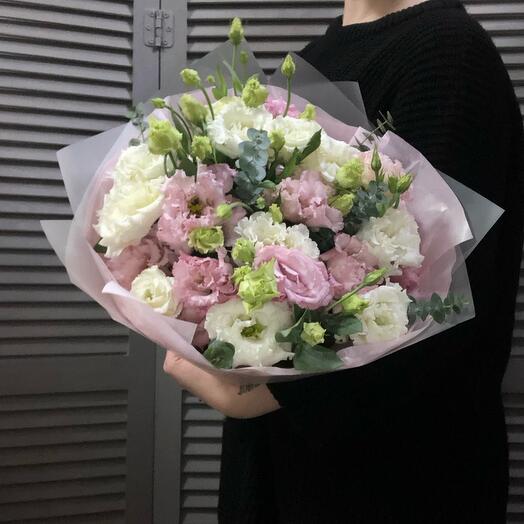Ажурная и нежная устома и эвкалипт в упаковке