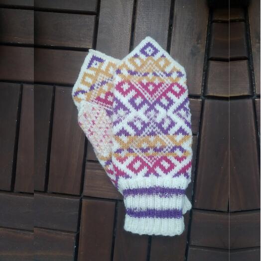 Вязаные варежки с северным жаккардовым узором - оберегом, размер 6
