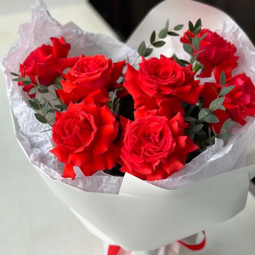 Французские розы алые