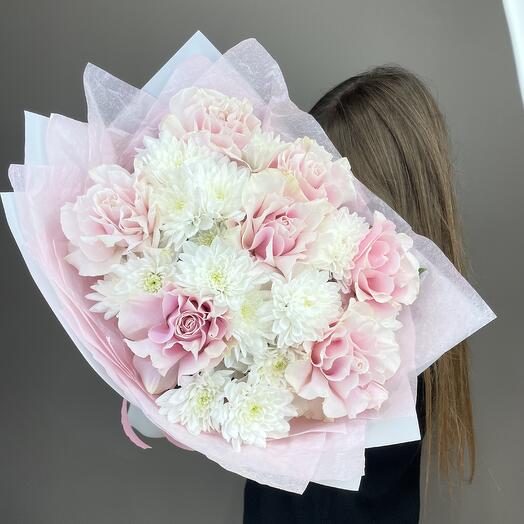 Rosas francesas con crisantemos