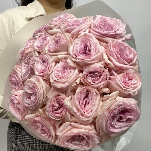 25 пионовидных роз