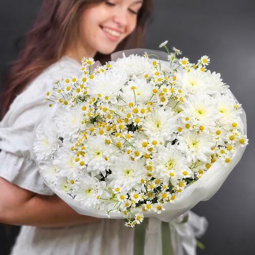 Lush Bouquet of Chrysanthemums and Daisies