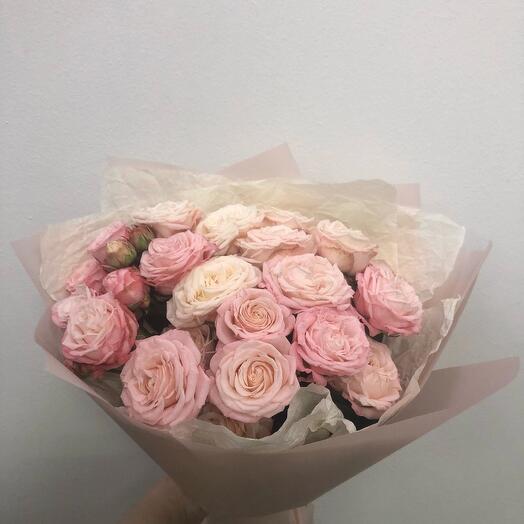 Ramo de rosas de peonía arbustiva