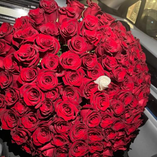 101 Red rosesss